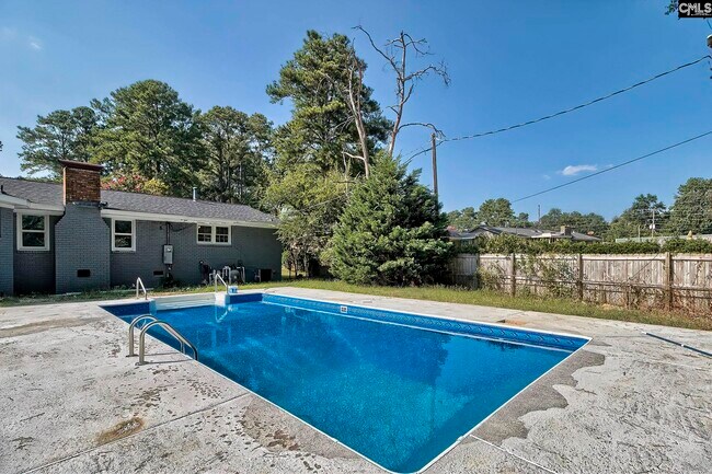 Building Photo - 113 Lyndhurst Rd