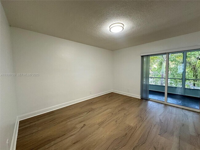 Building Photo - 110 NE 19th Ave