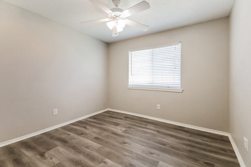 Building Photo - 706 Valleycreek Rd