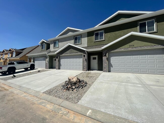 Primary Photo - Cedar Reserve End Unit!!