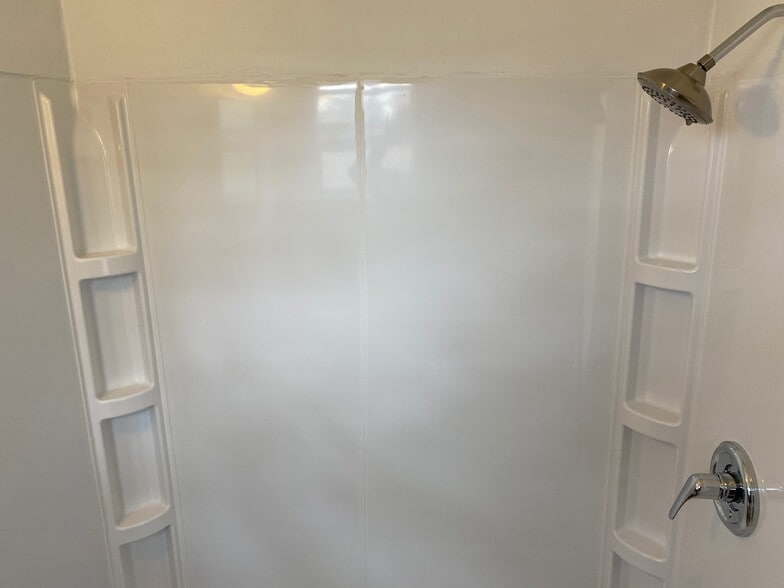 New Shower - 712 Poplar St