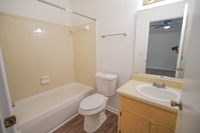Building Photo - 2418 Ian Dr