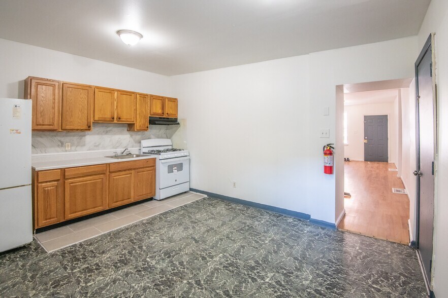 Building Photo - 506 Cherry St