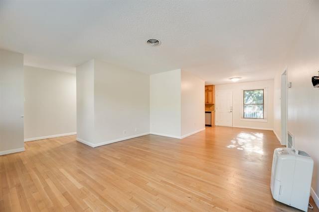 Building Photo - 2217 Glenwood Ln