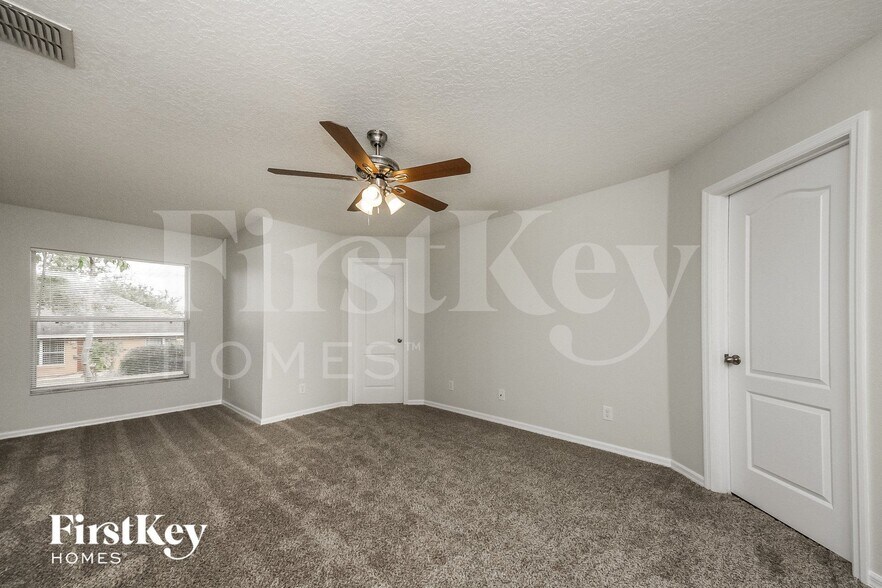 Building Photo - 381 Maudehelen St