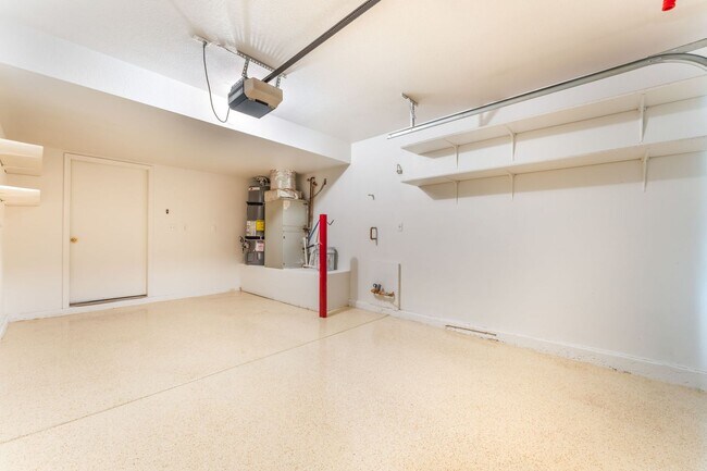 Building Photo - Northwest Townhome