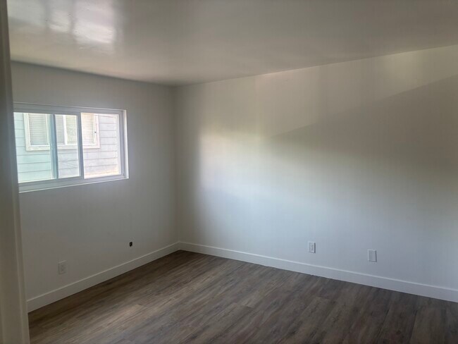 Building Photo - 1271 Murray Ave