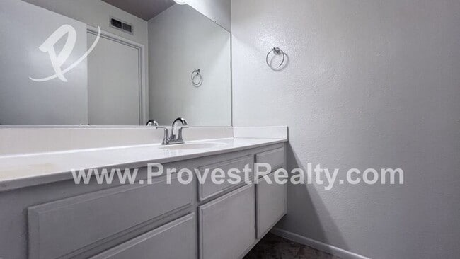 Building Photo - 15095 Laurelwood Pl