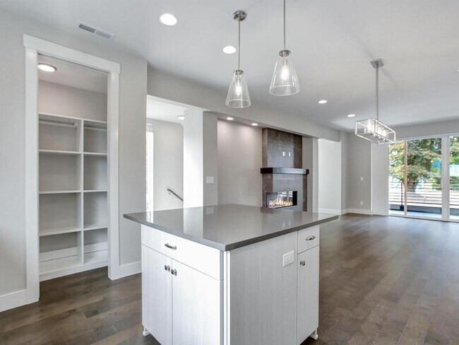 Building Photo - 1724 SE Ramona Street