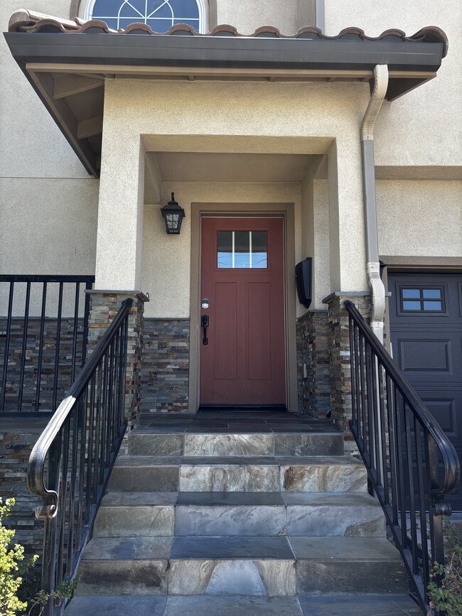 Building Photo - 840 Civic Center Dr