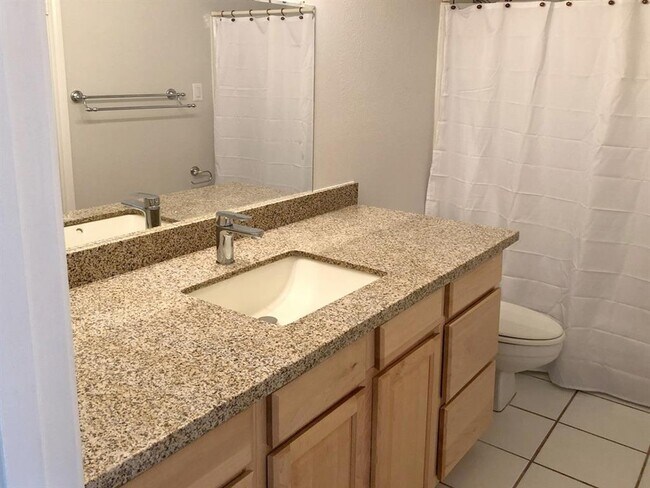 Building Photo - 801 River Rd