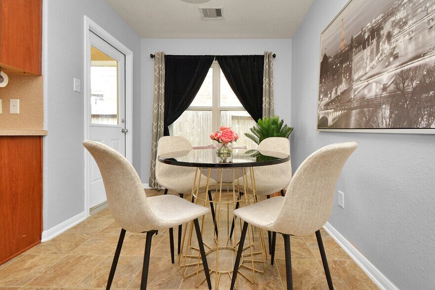 Building Photo - 18407 Early Grn Trl