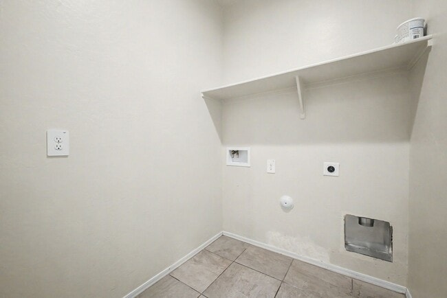 Building Photo - 24542 W Raymond St