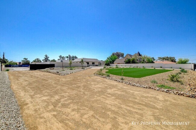 Building Photo - 3962 Euclid St