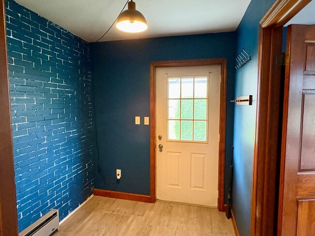 Building Photo - Large 4 bedroom house near Waynesboro Hosp...