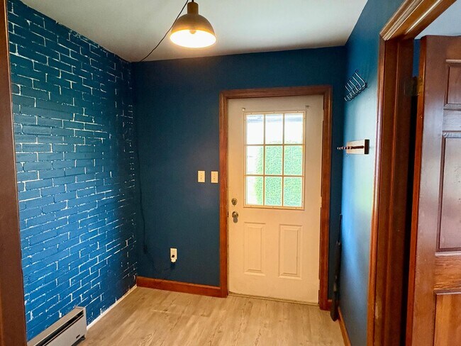 Building Photo - Large 4 bedroom house near Waynesboro Hospital