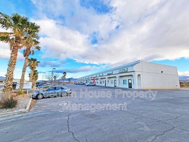 Primary Photo - 1231 E Basin Ave