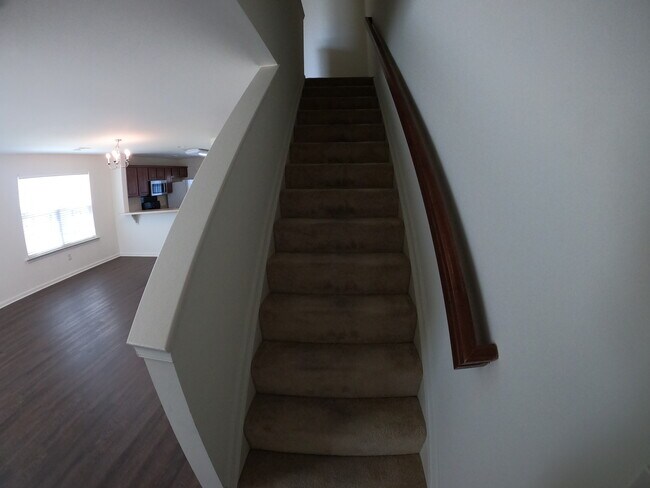 Building Photo - 2121 Quail Hollow Dr