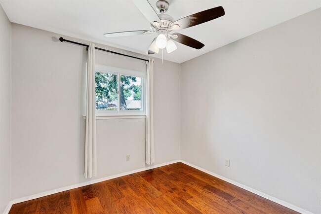 Building Photo - 7402 Bucknell Dr