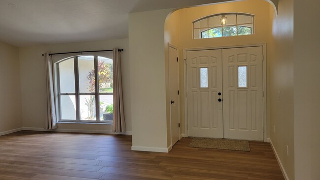Building Photo - PENDING LEASE-Annual unfurnished 4/2 SFH i...