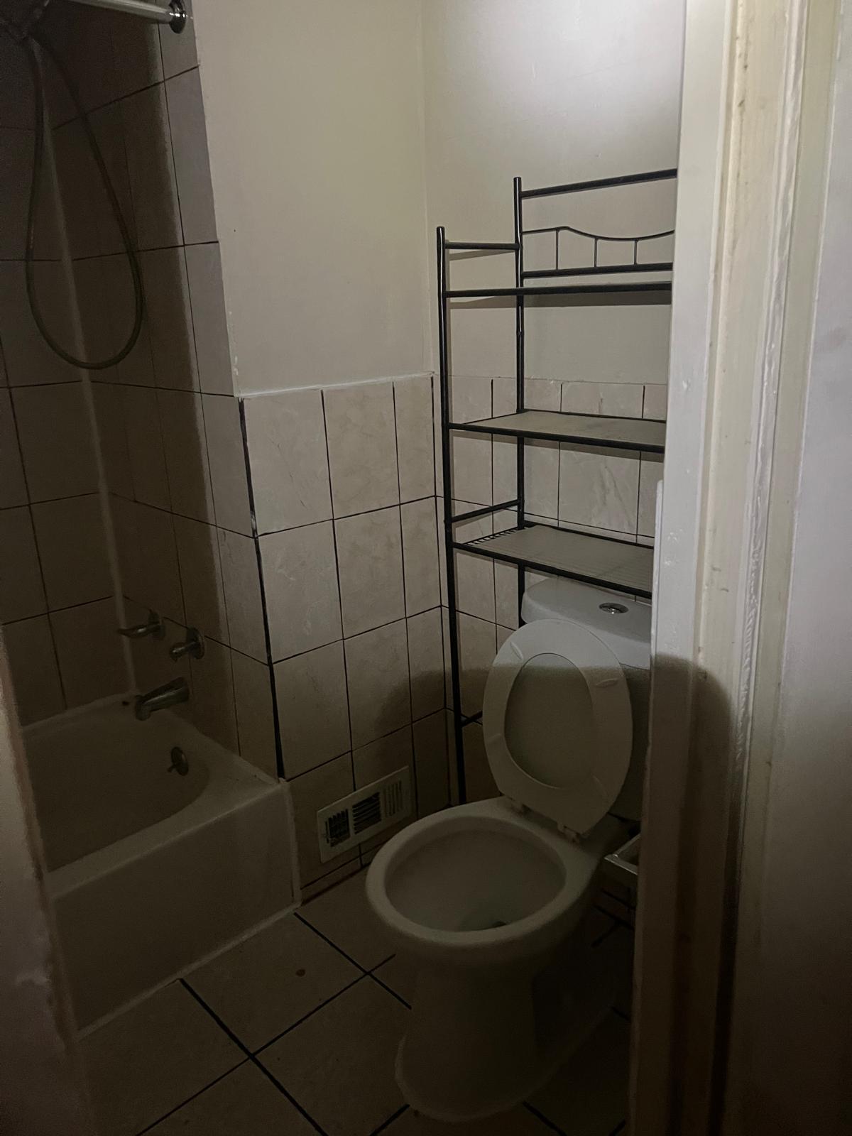 Building Photo - 35 Poultney Ave