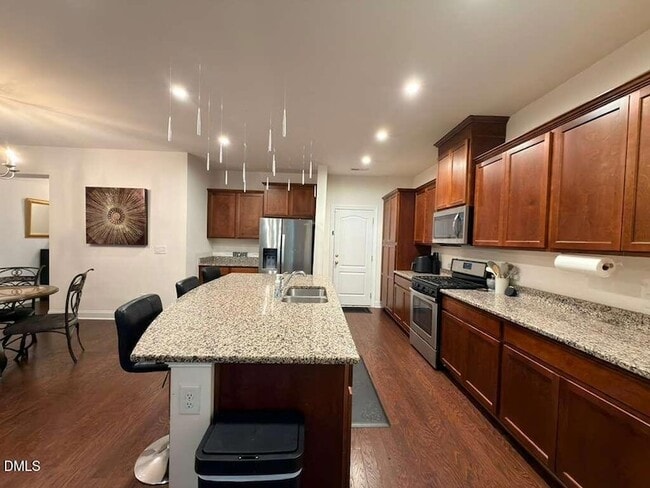 Building Photo - 735 Lampwick Ln