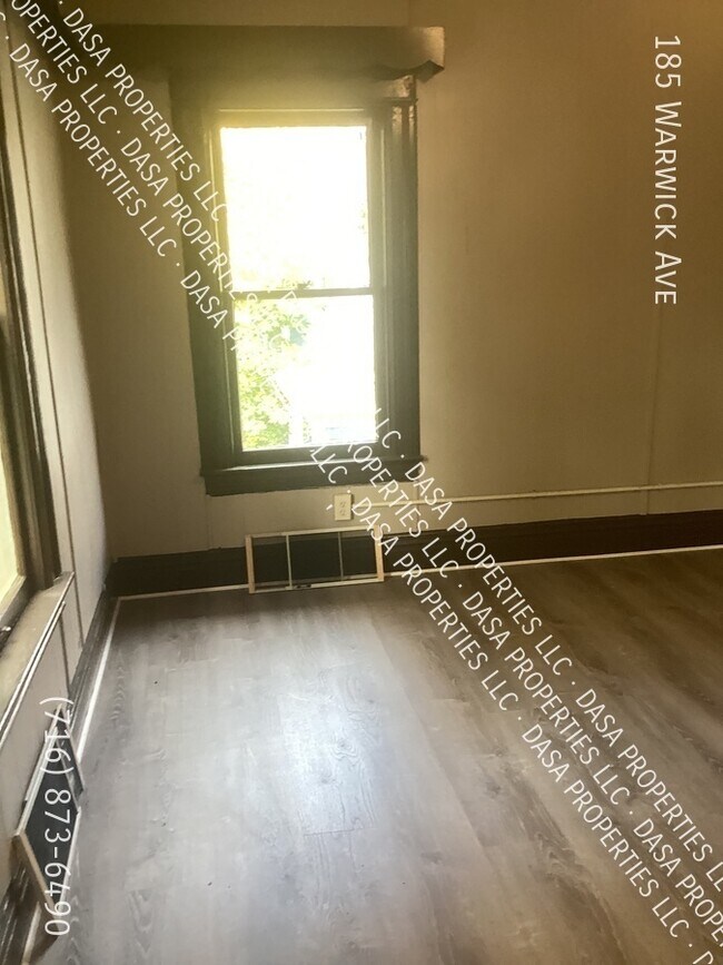 Building Photo - 185 Warwick - 5 Bed / 2 Bath