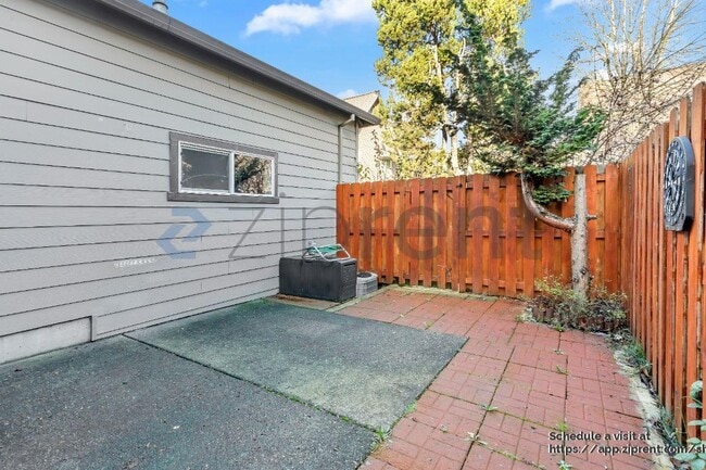 Building Photo - 5037 N Cecelia St