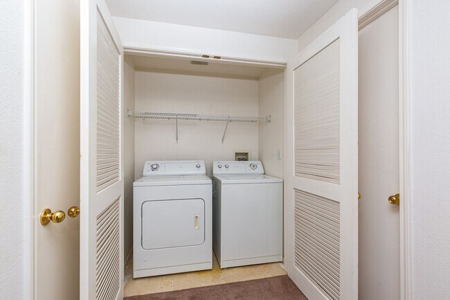 Building Photo - MOVE IN SPECIAL - 1st month HALF OFF!!!