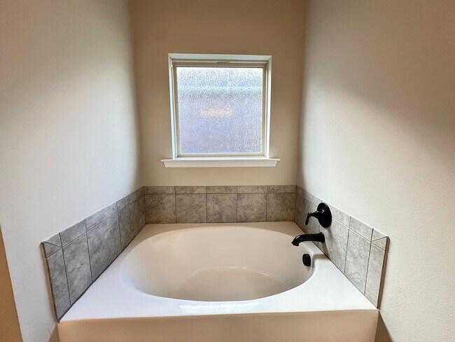 Building Photo - Close to Barksdale Air Force Base...