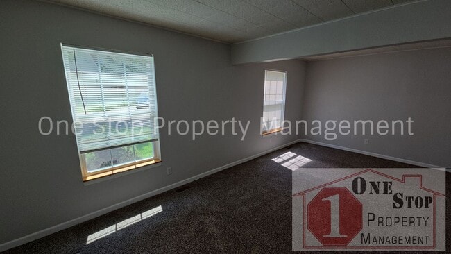Building Photo - 606 S Fairview Ave