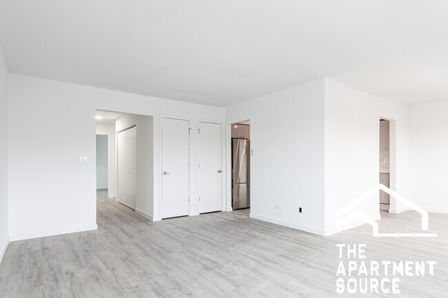 Building Photo - 7621 N Sheridan Rd