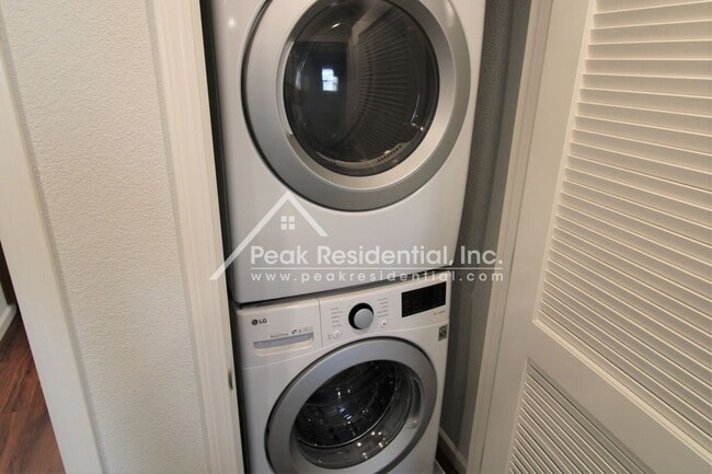 Building Photo - Newer 3bd/2.5 ba Home with 1 Car Garage in Gated Community