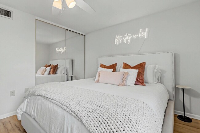 Building Photo - 1518 Whitehall Dr