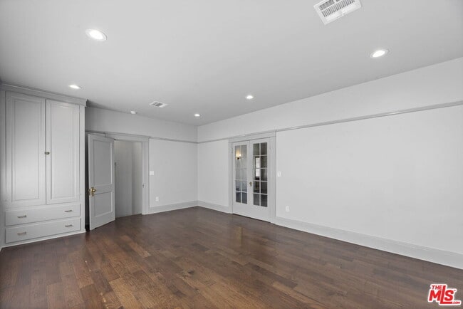 Building Photo - 344 S Kingsley Dr