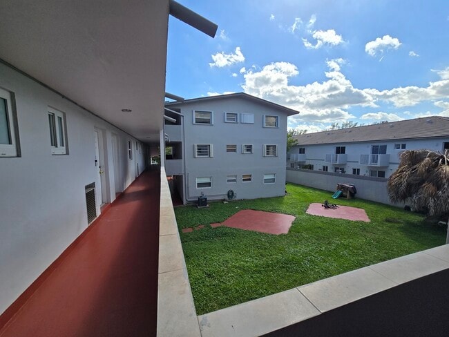 Building Photo - 120 ROYAL PALM Rd