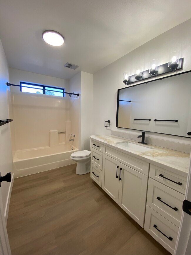 Building Photo - 14053 N Edgeworth Dr