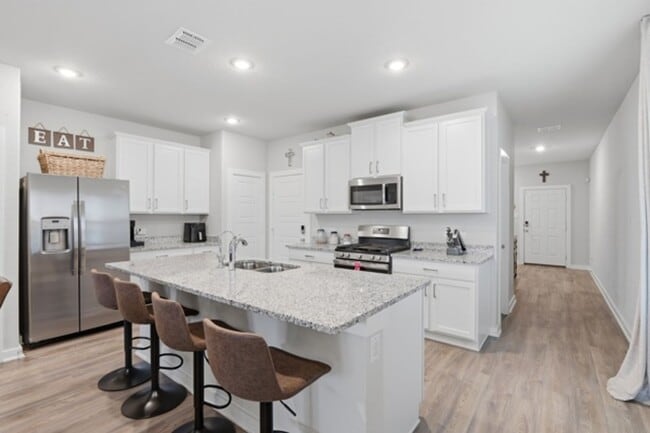 Building Photo - Move in June 2026! Beautiful 4 bd/3.5 bath near Randolph AFB!