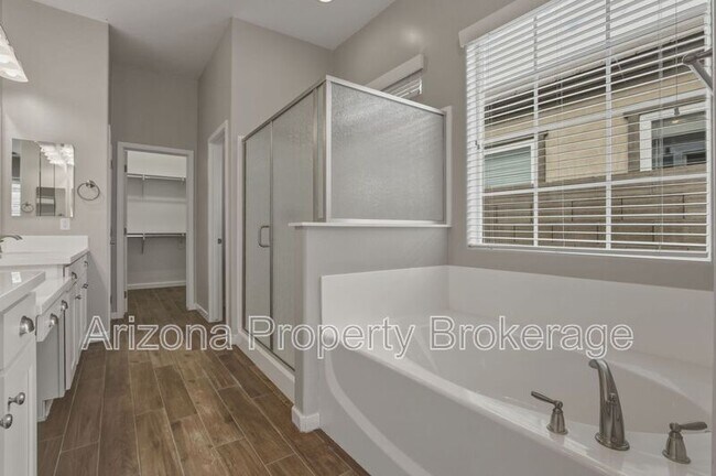 Building Photo - 2747 S Wildrose