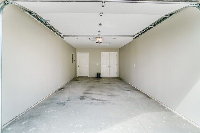 Building Photo - 2497 Susan Ann Dr