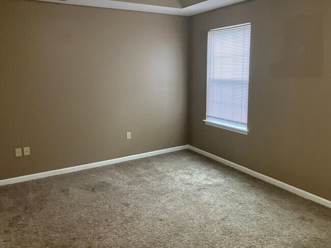 Building Photo - 3 BR / 3 BA @ Bridgepointe