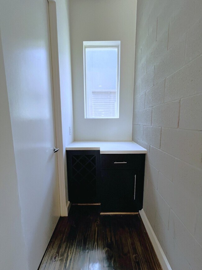 Building Photo - 1524 Blodgett St