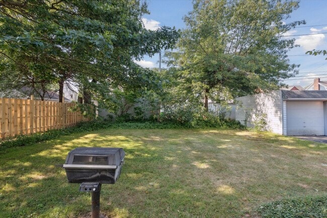 Building Photo - 3902 E Antisdale Rd