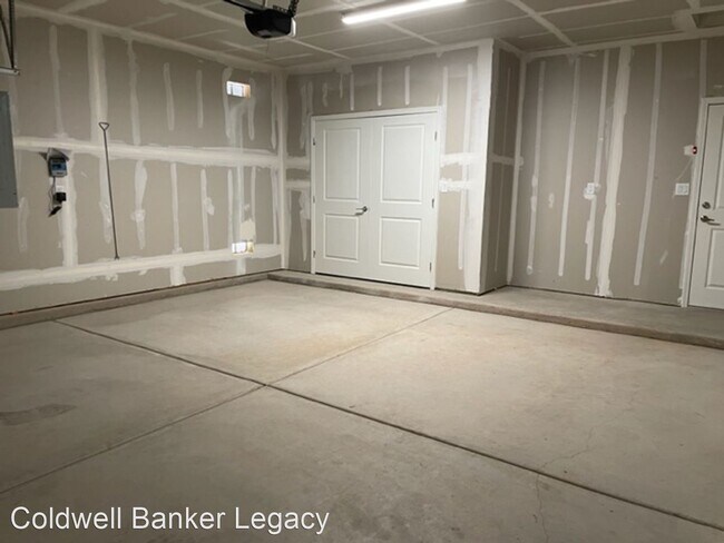 Building Photo - 4 br, 2 bath House - 2031 White Dove St SE