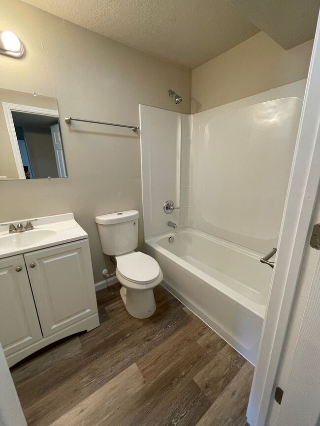 Building Photo - Updated 3 Bedroom 2 Bath Home-Located in Boone, IA