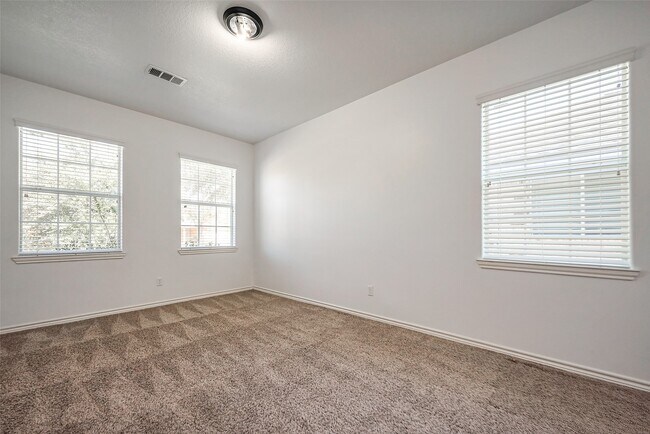 Building Photo - 5906 Yaupon Ridge Dr