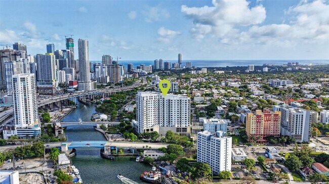 Building Photo - 10 SW South River Dr