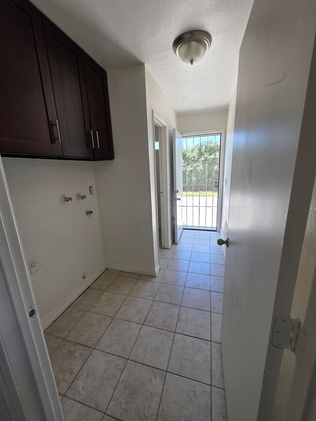 Building Photo - Charming 3-Bedroom Home on Spacious Corner...