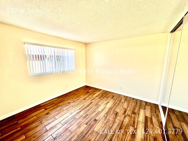 Building Photo - 590 W 24th St