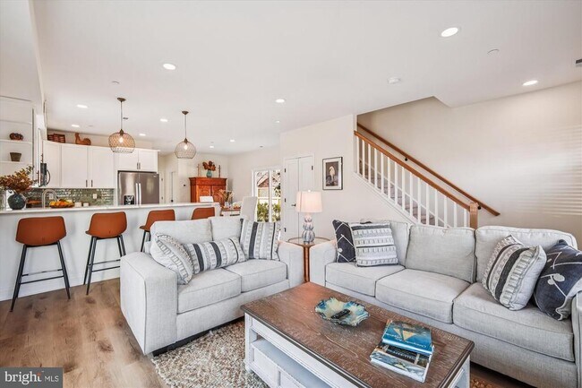 Building Photo - 607 North St